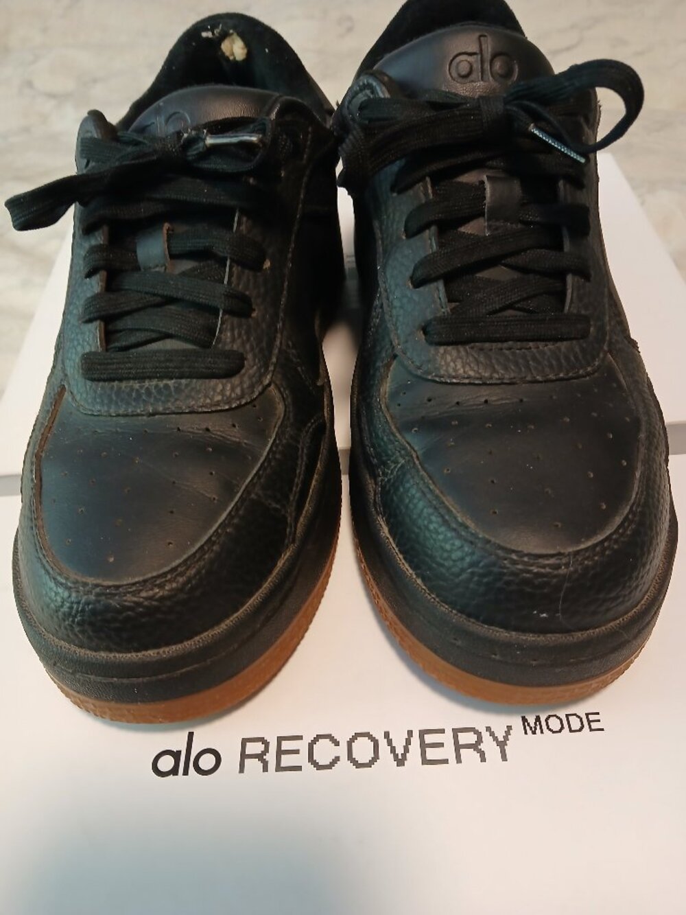 ALO Yoga Recovery Mode Sneaker Black/Gum